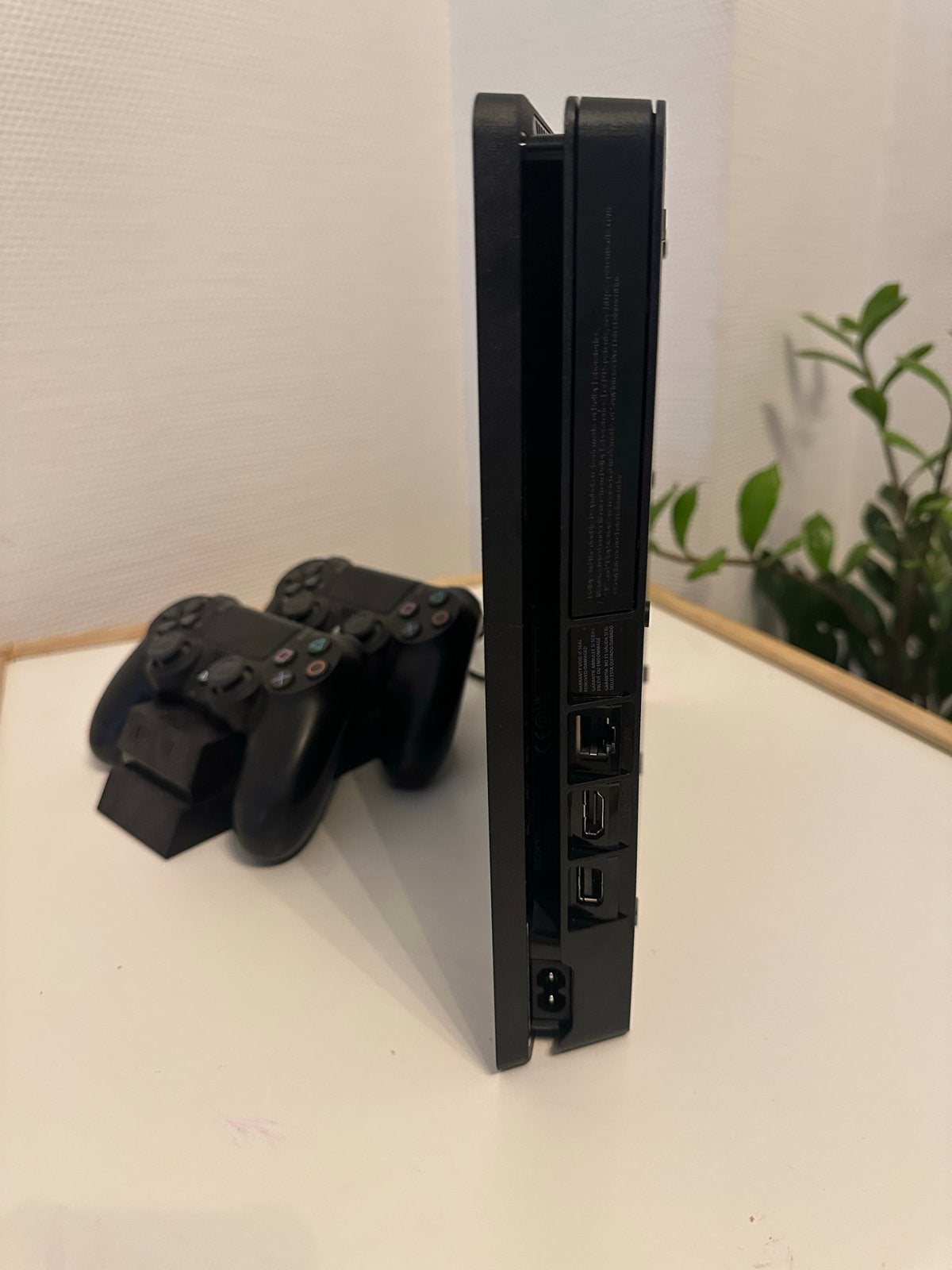 PlayStation 4 Slim 500GB met 2 controllers en oplaaddock, Met 2 controllers, Ophalen of Verzenden, Slim, 500 GB