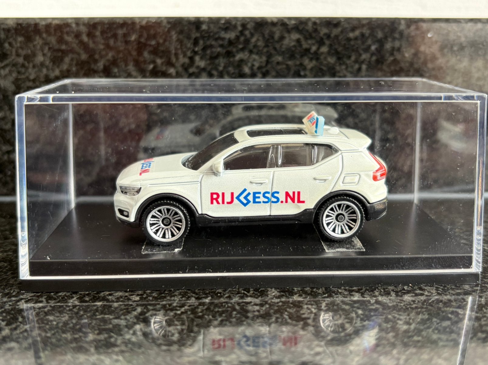 Matchbox Volvo cx40 rijless rijschool lesauto in box, Verzenden, Nieuw, Auto