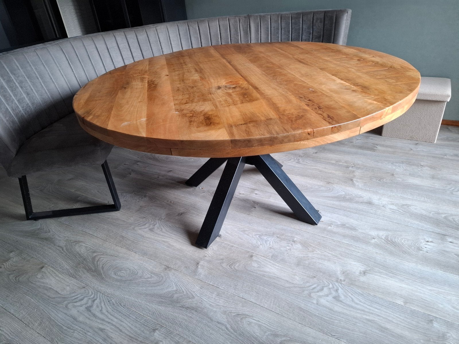 Monique eettafel rond met vierkante poot 150 cm, Ophalen, 100 tot 150 cm