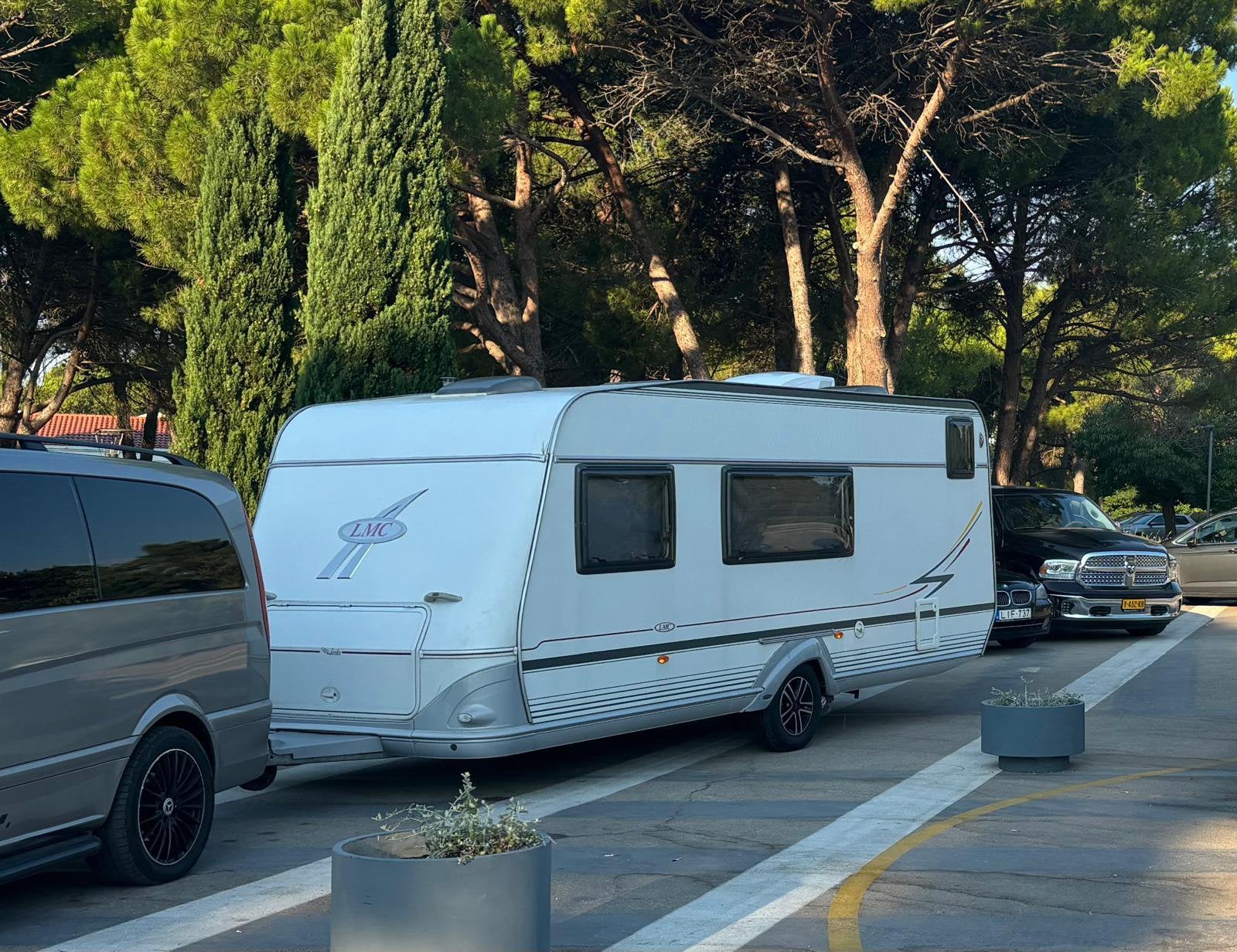LMC Casa Familia 530 6 pers stapelbed, Airco, Mover,, Caravans en Kamperen, Treinzit, Particulier, 5 tot 6 meter, Vast bed
