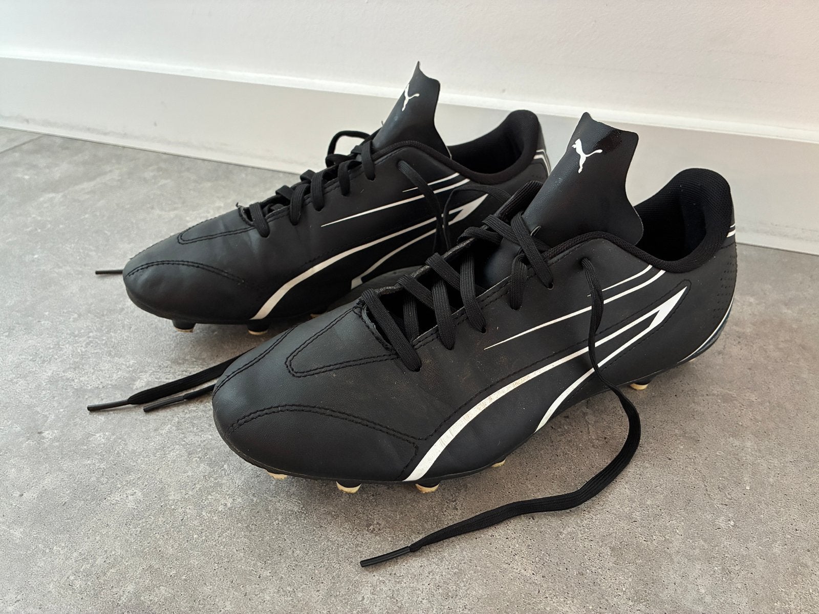 Puma Vitoria FG/AG voetbalschoenen zwart wit maat 41, Gebruikt, Maat XS of kleiner, Schoenen, Ophalen of Verzenden