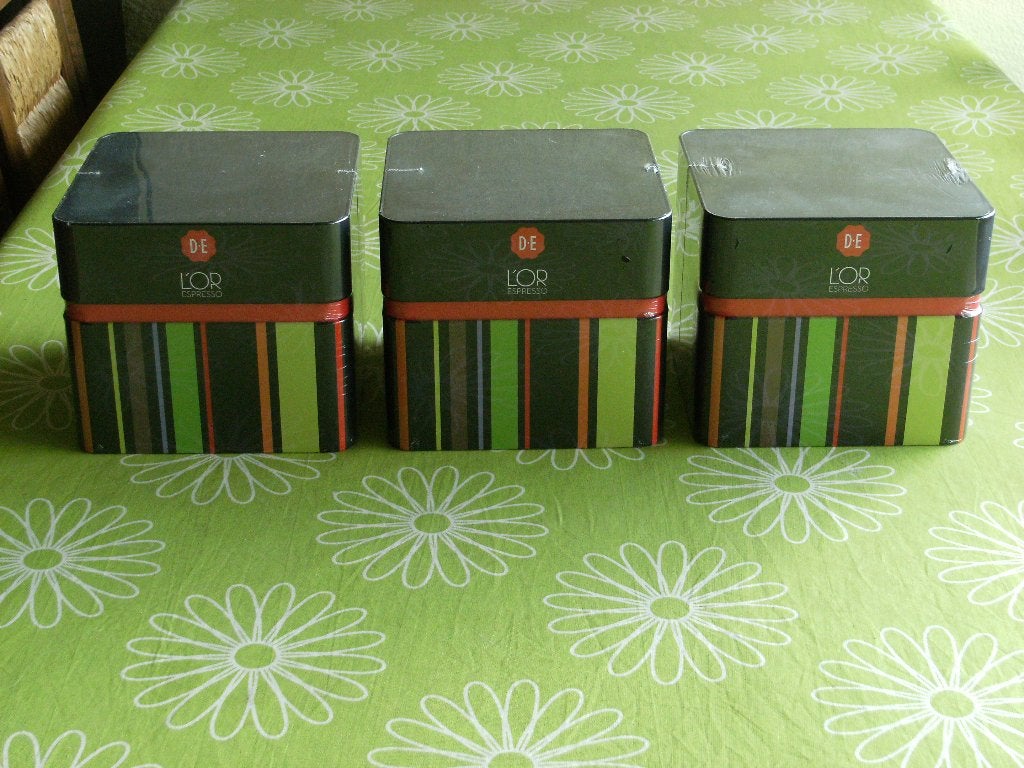 Nieuw in seal: blik van Douwe Egberts - Circa 15x 15x 13cm, Overige typen, Ophalen of Verzenden, Nieuw, Metaal