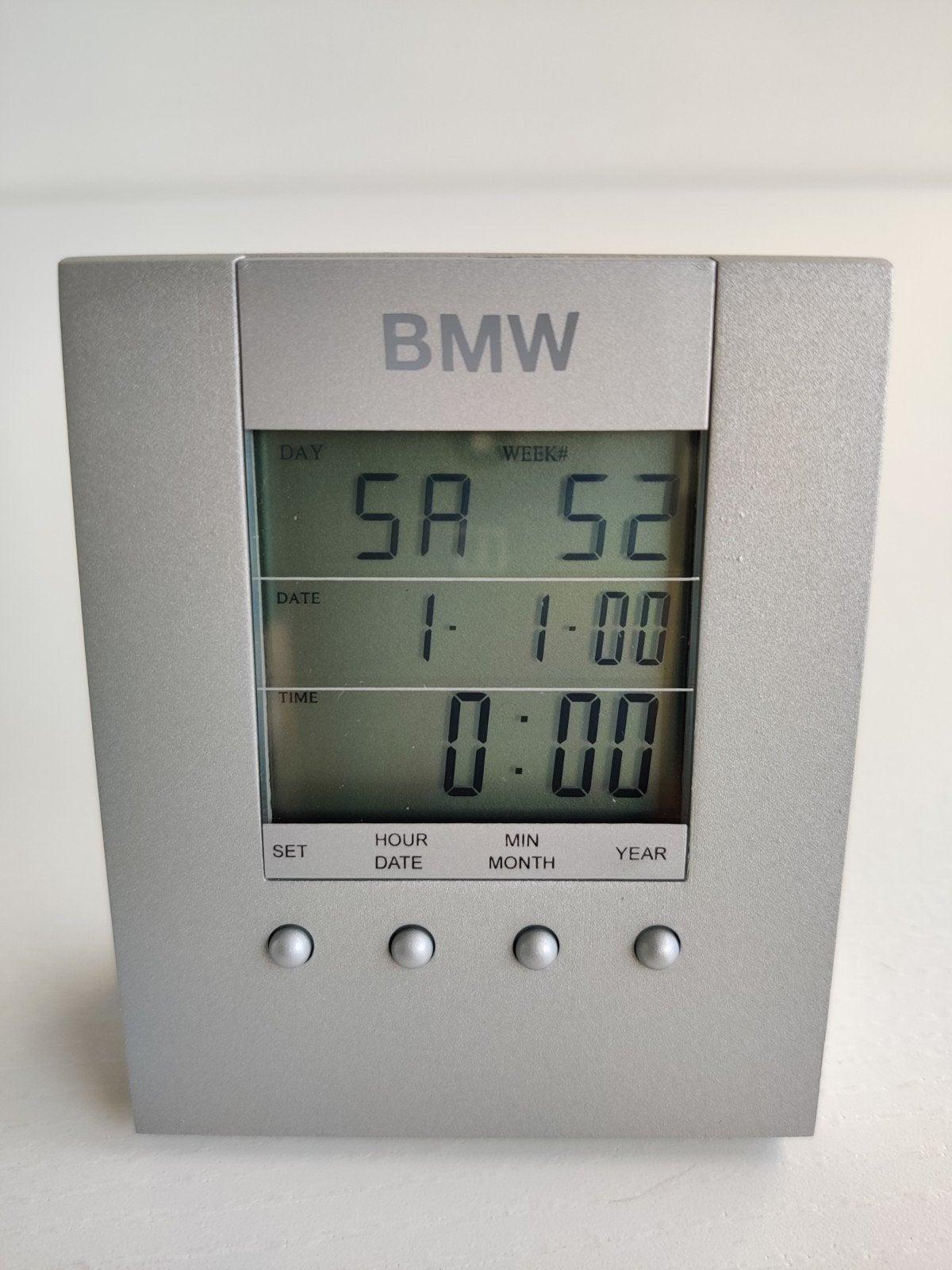 Nieuwe BMW Piramideklok met datum voor op bureau, Grijs, Nieuw, Ophalen of Verzenden, Industrieel