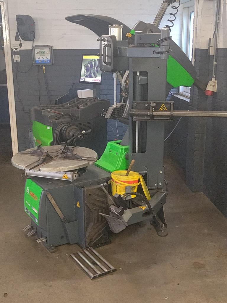 Bosch TCE 4470 Bandenmonteer en WBE 4400 Balanceerapparaat, Auto diversen, Ophalen of Verzenden