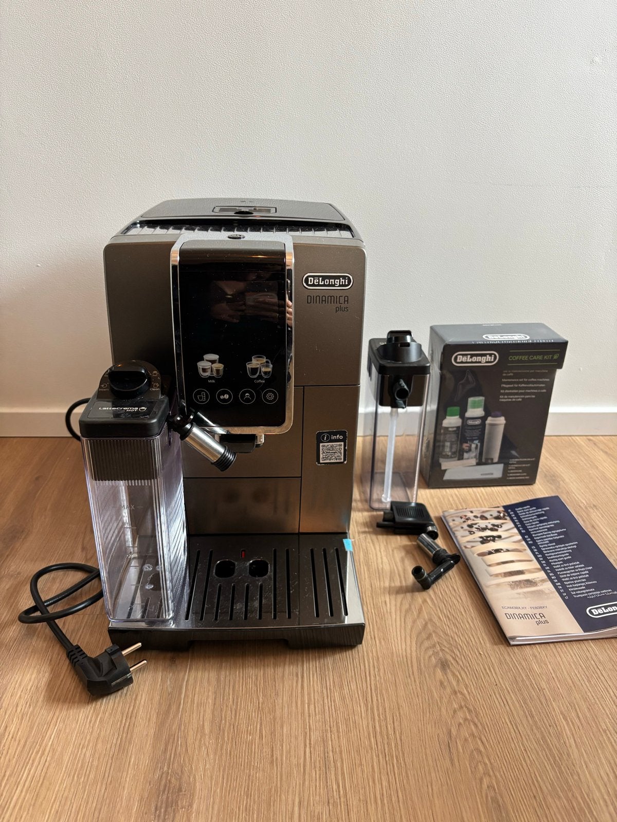 De'Longhi Dinamica Plus, Ophalen, Afneembaar waterreservoir, Espresso apparaat, 10 kopjes of meer