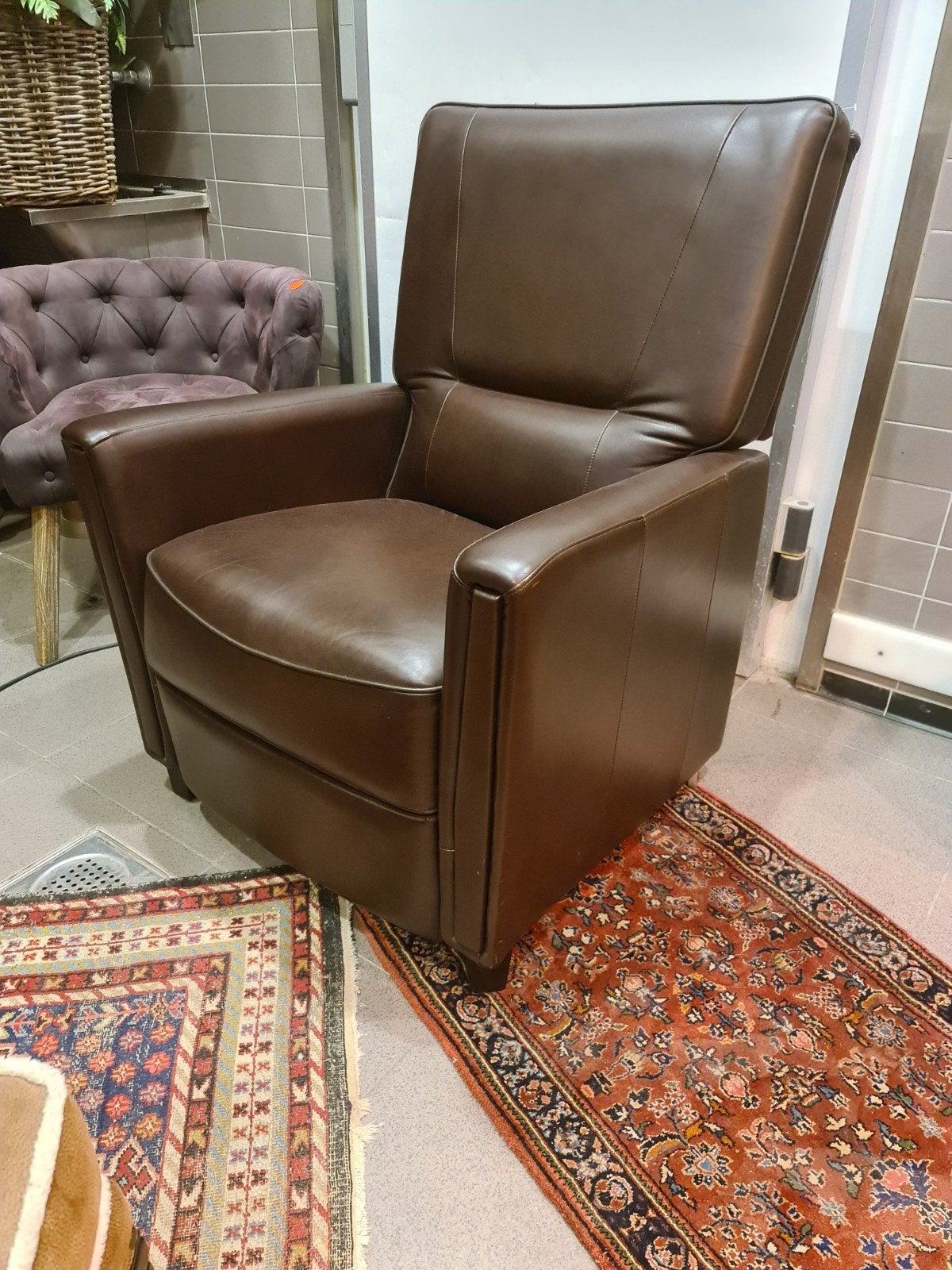 nieuwe relax fauteuil eclectisch bediening bruin leer €395, Ophalen, 125 tot 150 cm, ., Nieuw