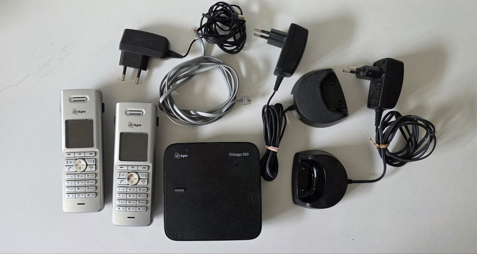 Telefoon Chicago 930 basisstation & 2 handsets, Ophalen of Verzenden, Gebruikt, 2 handsets