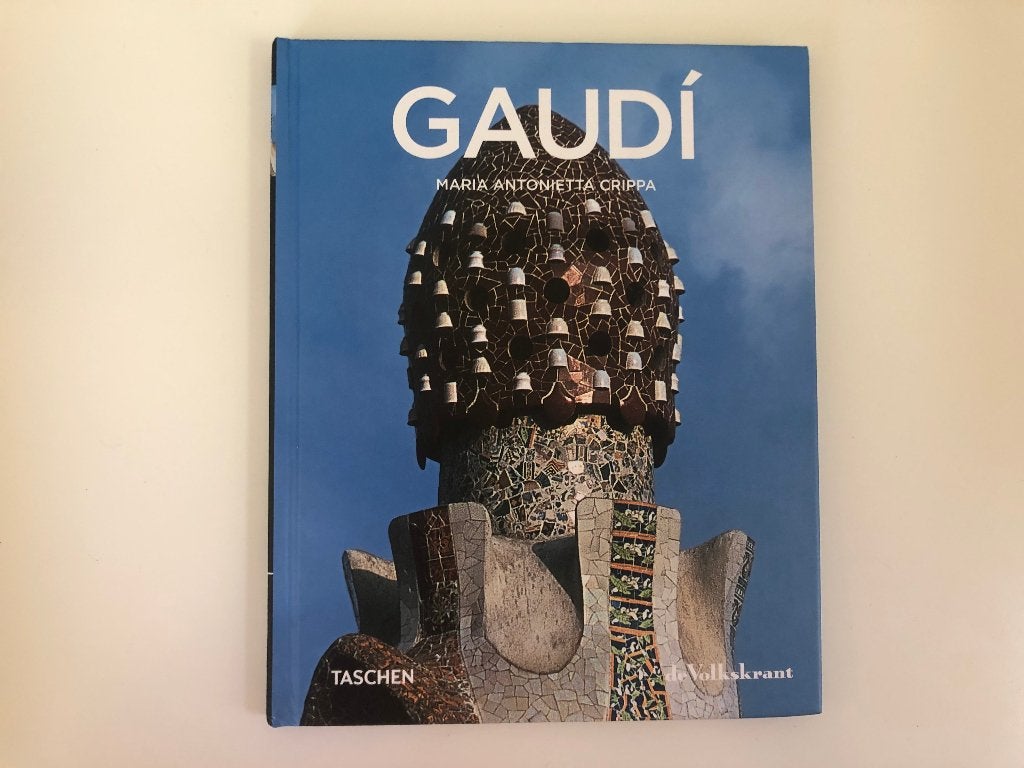 B459 Gaudi Maria Antoniettta Crippa Taschen Volkskrant, Boeken, Maria Antonietta Crippa, Architecten, Ophalen of Verzenden, Zo goed als nieuw