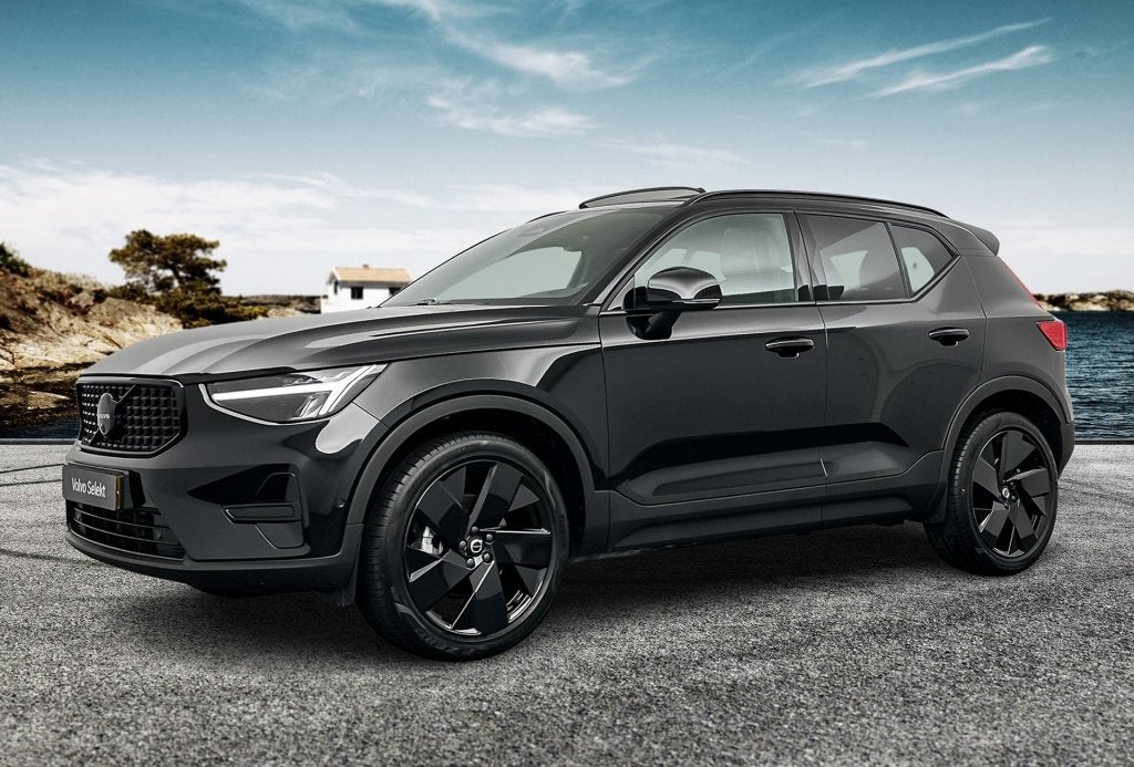 Volvo XC40 B4 197PK Plus Dark| 360Camera| Trekhaak| Adap.Cru, Auto's, Automaat, Dealer onderhouden, 1588 kg, Gebruikt