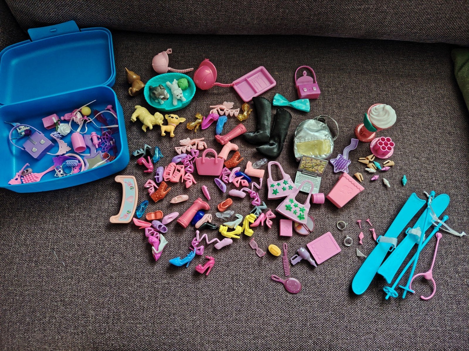 Grote collectie schoenen en accessoires voor Barbie, Ophalen of Verzenden