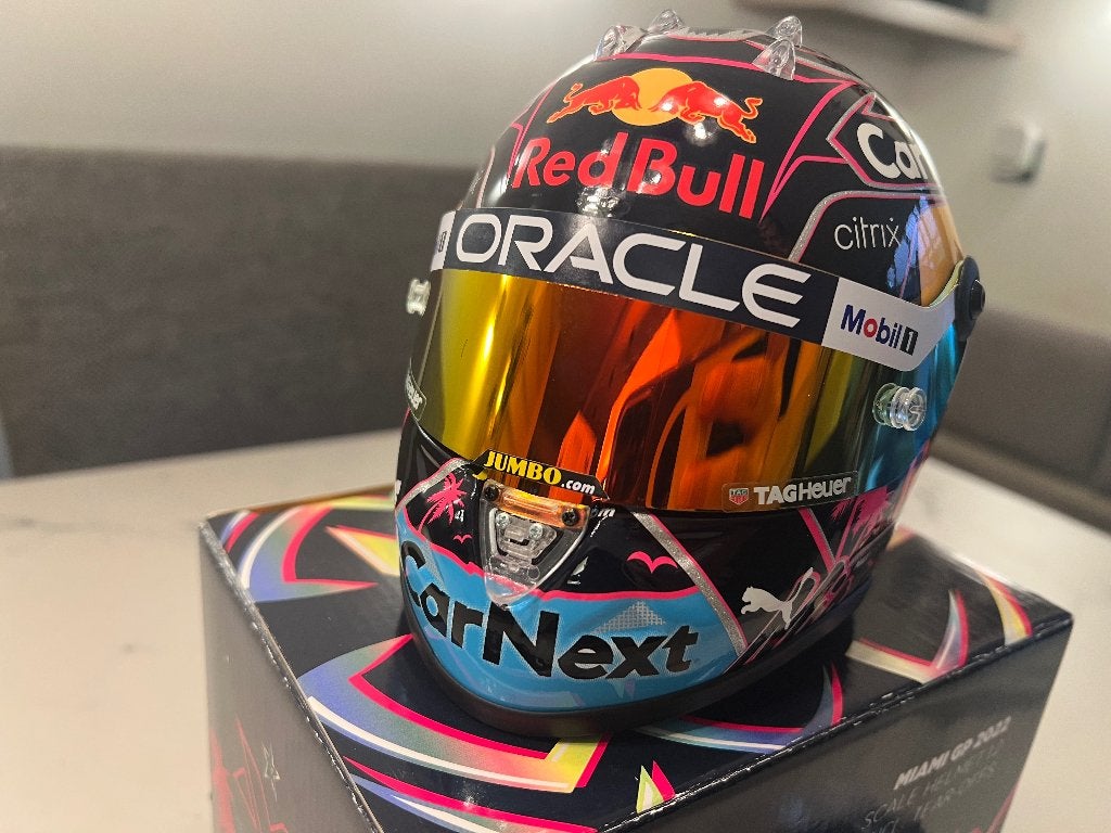 Max Verstappen helm  1:2 Miami  2022, Ophalen of Verzenden, Nieuw, Formule 1