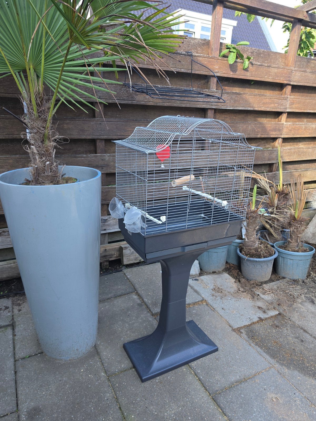 Vogelkooi op standaard., Ophalen, Zo goed als nieuw, Metaal, Vogelkooi
