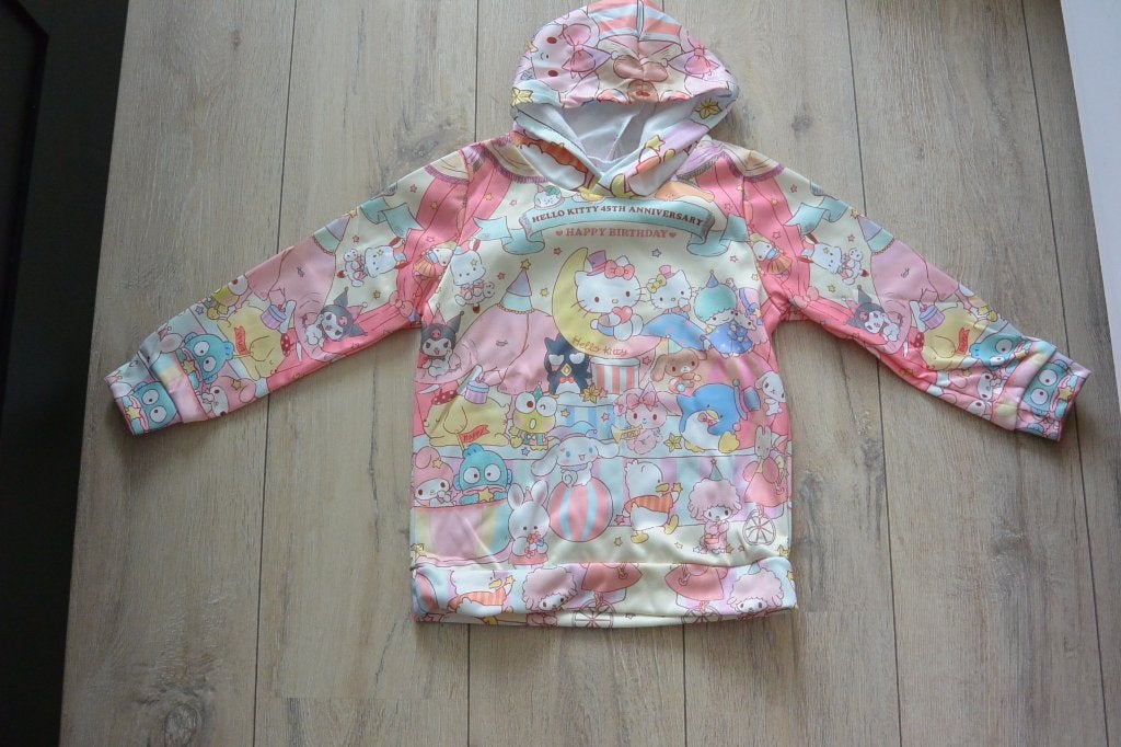 Hello Kitty 45th Anniversary Hoodie - maat 110/116, Meisje, Trui of Vest, Ophalen of Verzenden, Zo goed als nieuw