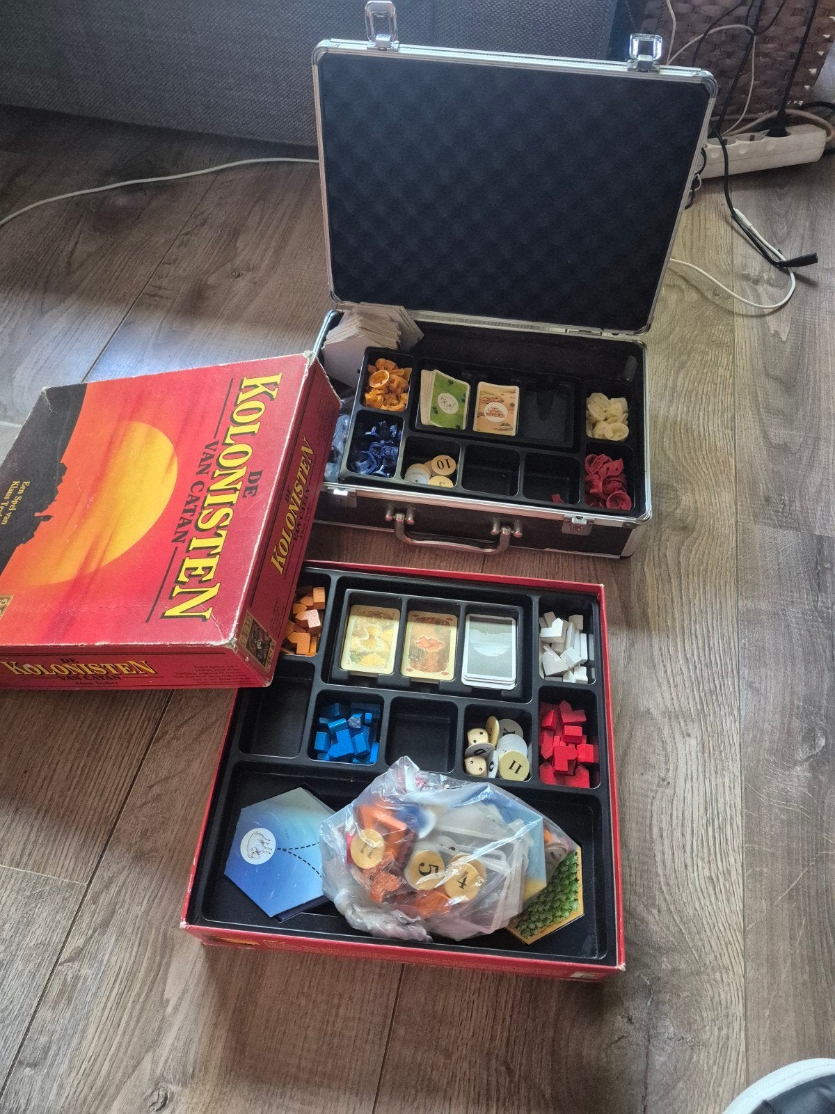 Kolonisten van Catan + uitbreiding 5 en 6 en extra's, Hobby en Vrije tijd, Drie of vier spelers, Ophalen of Verzenden, Gebruikt