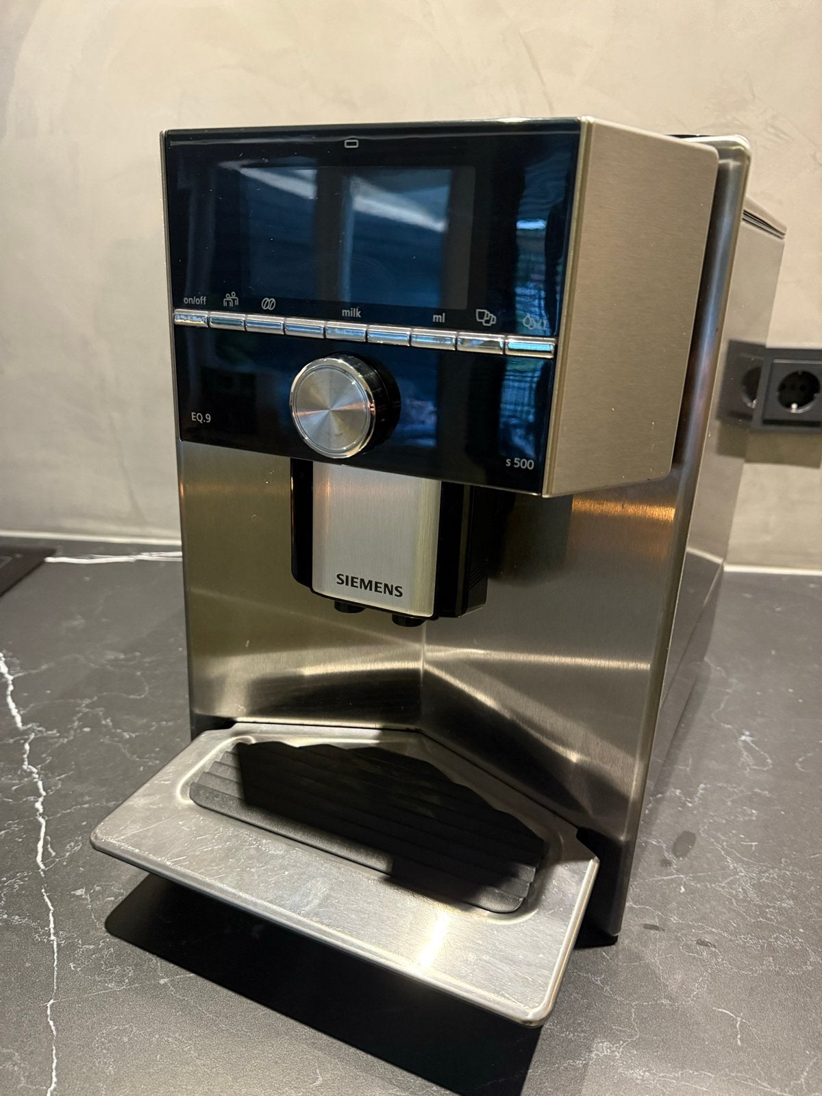 Siemens EQ.9 S500, Afneembaar waterreservoir, 10 kopjes of meer, Koffiemachine, Niet werkend
