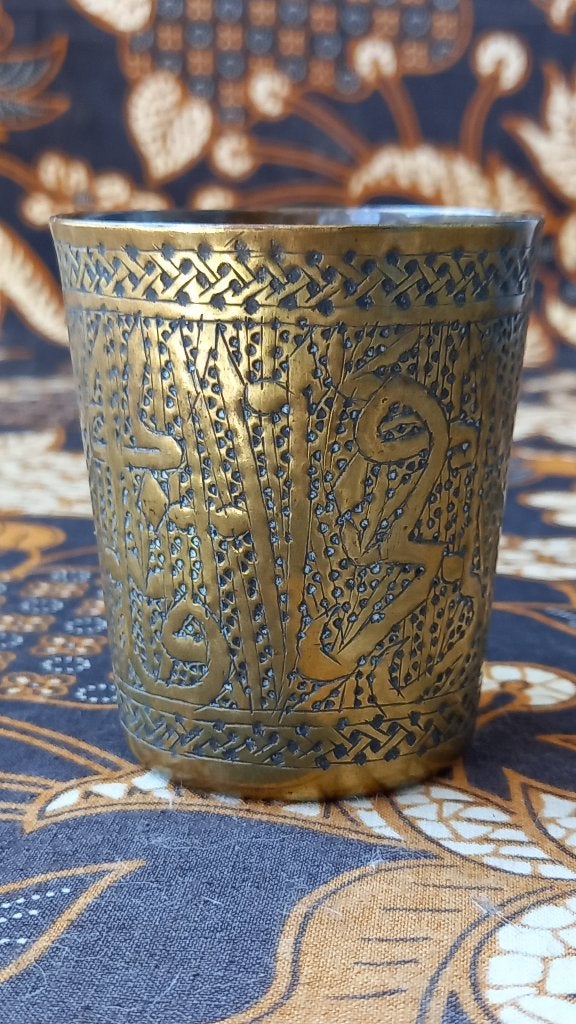 Mooie antieke Perzische beker van bewerkt koper 7 cm., Antiek en Kunst, Ophalen of Verzenden, Koper