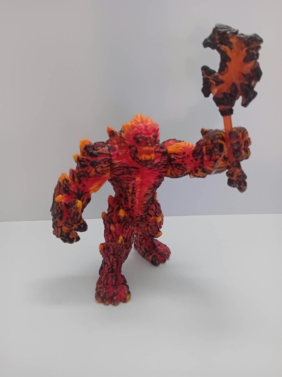 Schleich Eldrador Lavagolem met wapen, G1, Ophalen of Verzenden, Zo goed als nieuw