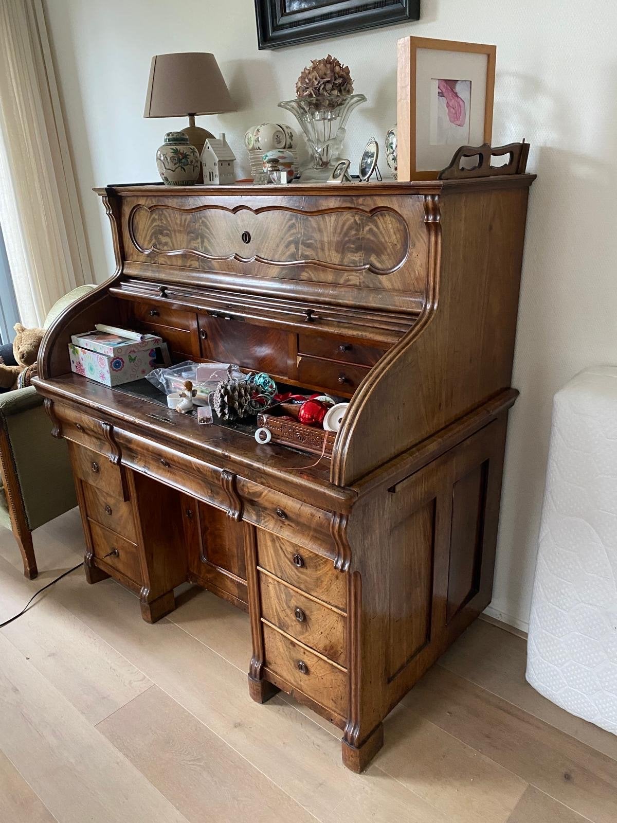 Antiek rolluikbureau van notenhout, Ophalen