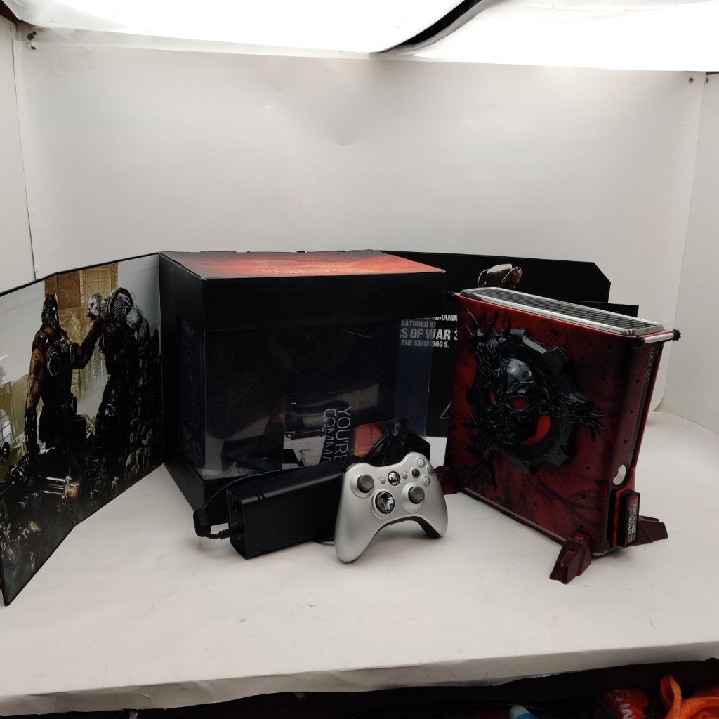 Calibur11 XBox 360 Slim Gears of War Vault 3D voor €179.99, Vanaf 18 jaar, Shooter, Ophalen of Verzenden, X