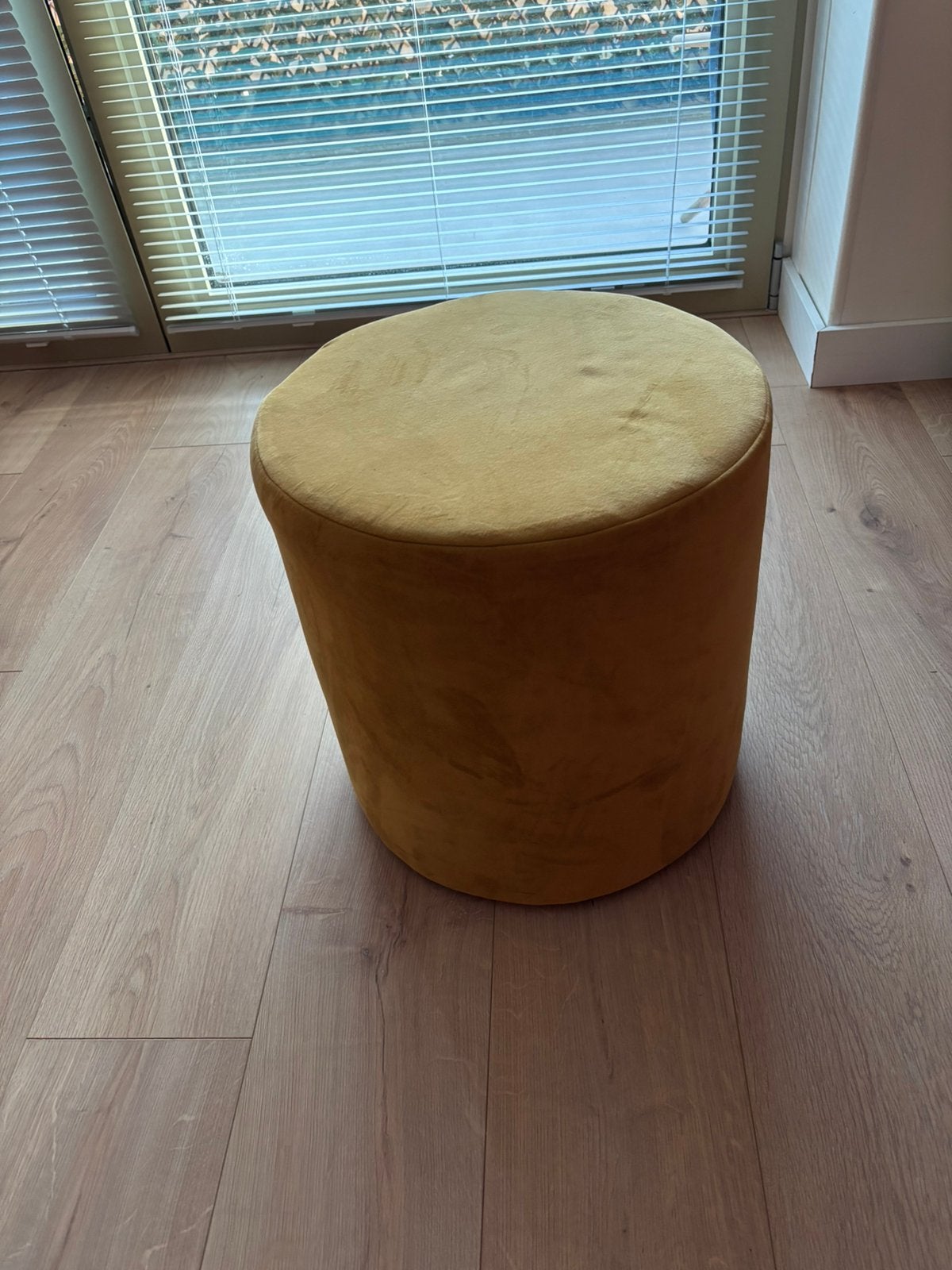 Poef velvet okergeel, Ophalen, Minder dan 50 cm, Gebruikt, Rond
