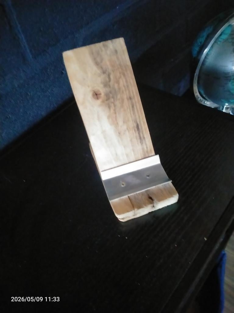 Handgemaakte houten telefoonhouder, Ophalen of Verzenden, Zo goed als nieuw