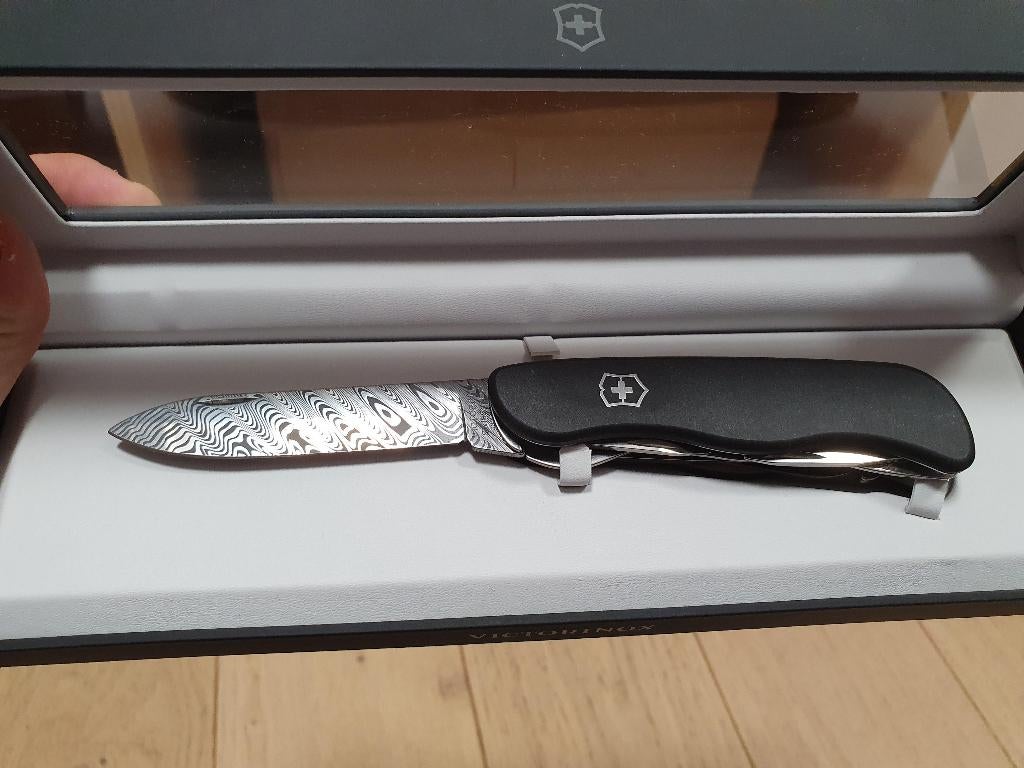Victorinox Outrider Damast Limited Edition 2017, Ophalen of Verzenden, Nieuw