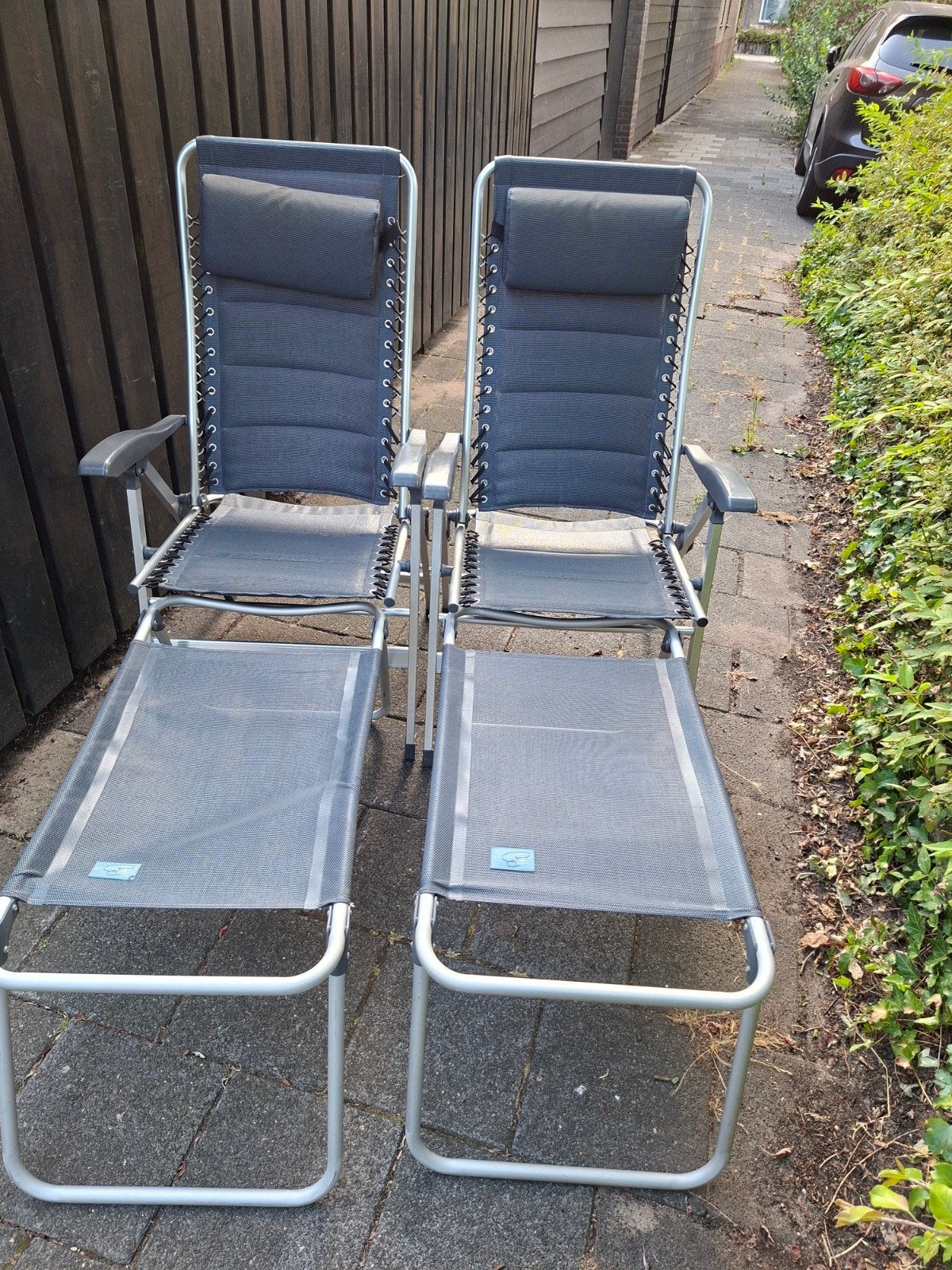 2x Bardani Ligstoelen met Voetenbank - Grijs, Inklapbaar, Ophalen, Gebruikt, Textileen, Inklapbaar
