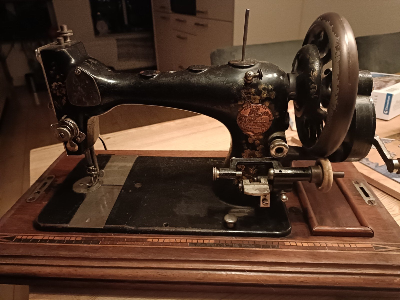Antieke Naaimachine in Houten Kist - Decoratief, Antiek en Kunst, Ophalen