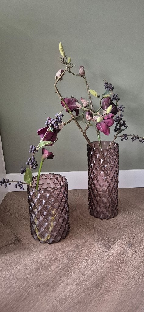 2 oudroze vazen met kunstbloemen Magnolia en besjes, Huis en Inrichting, Woonaccessoires | Vazen, Ophalen, Nieuw, Roze, Glas