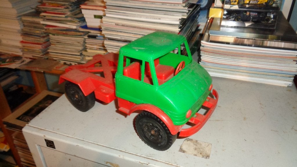 Modelauto  UNIMOG  (1), Ophalen of Verzenden, Gelezen, Overige merken
