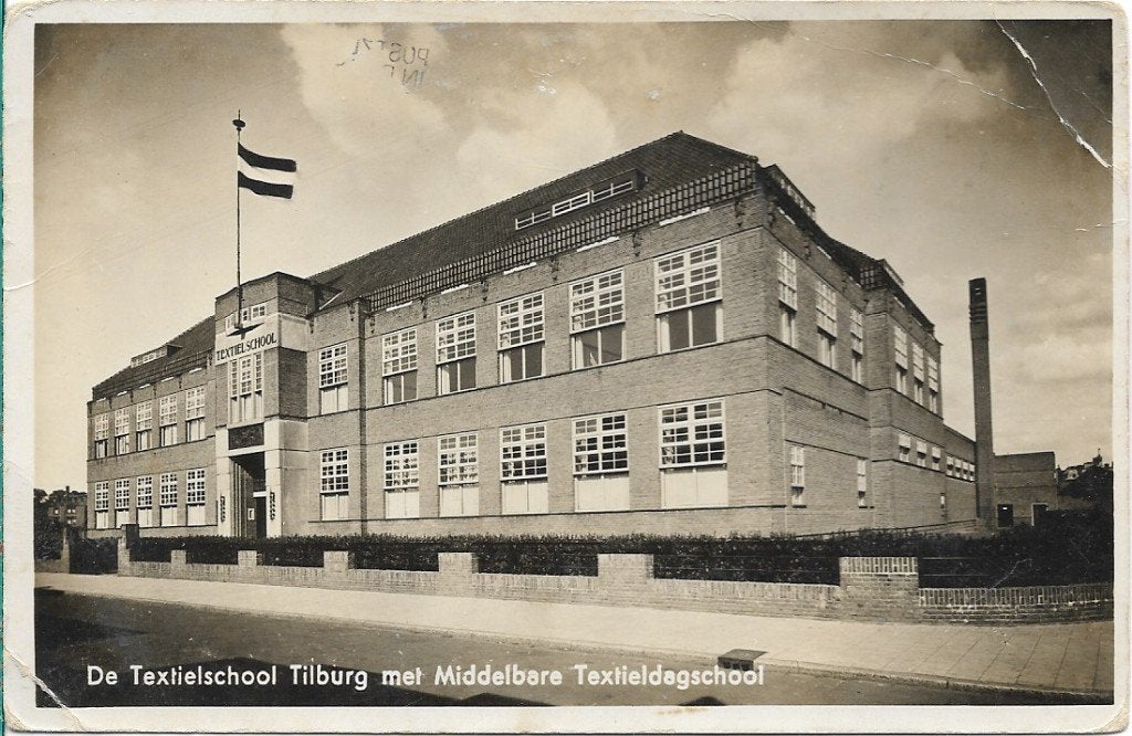 Tilburg 1939 Middelbare Textieldagschool,fotokaart, Verzamelen, Verzenden, 1920 tot 1940, Gelopen, Noord-Brabant