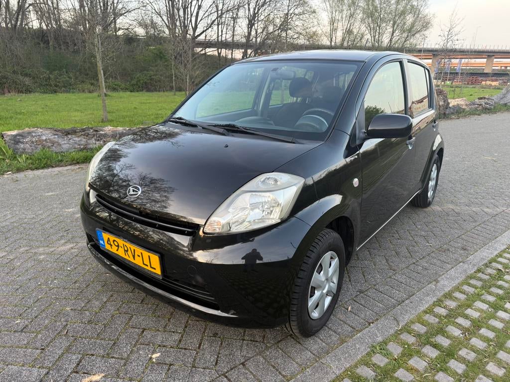Daihatsu Sirion 2 1.0 51KW 2005 Zwart, Voorwielaandrijving, Stof, Zwart, Handgeschakeld