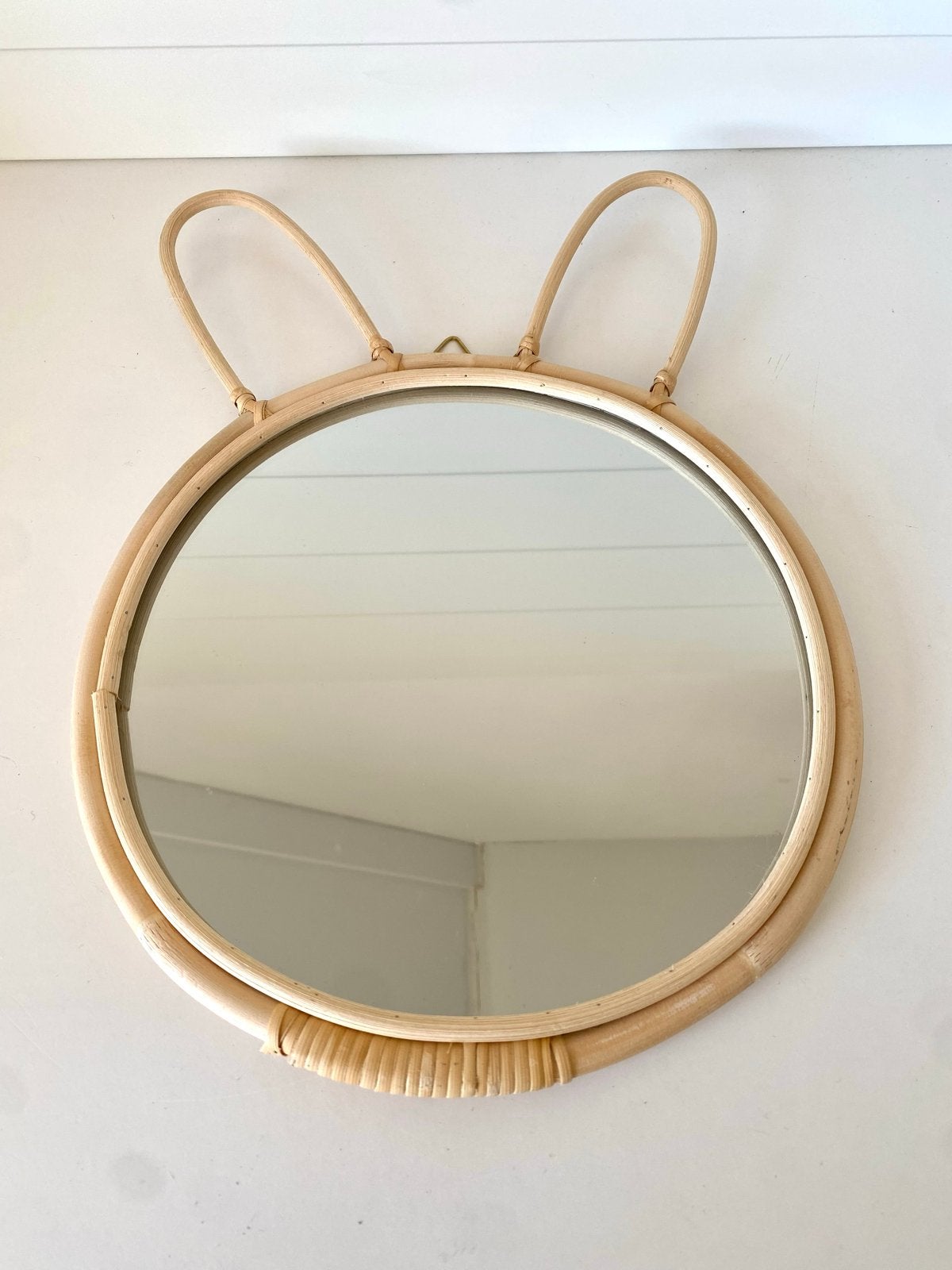 Leuke rotan spiegeltje met konijnenoren, Huis en Inrichting, Woonaccessoires | Spiegels, Minder dan 50 cm, Rond, Ophalen of Verzenden