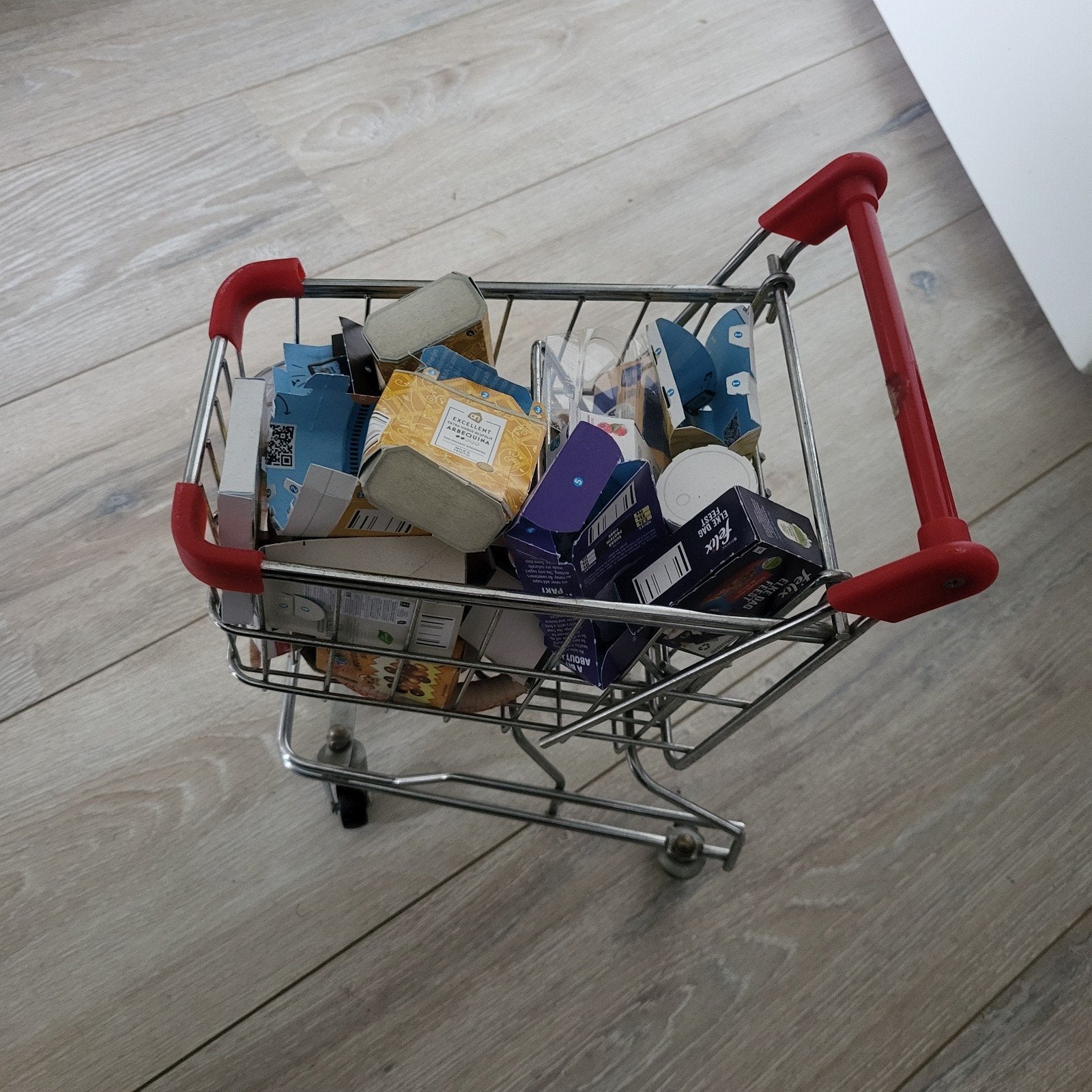 Mini boodschappenwagentje met miniatuurproducten, Kinderen en Baby's, Ophalen of Verzenden, Gebruikt, Jongen of Meisje