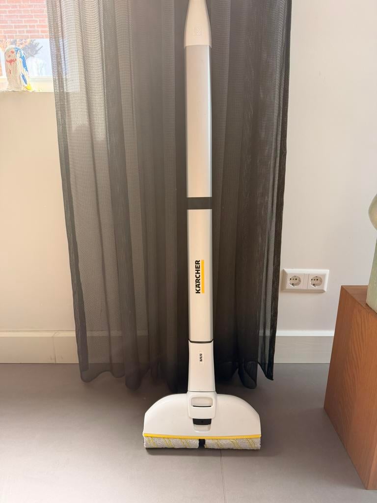 In prijs verlaagd: Karcher electrische dweil / vloerreiniger, Ophalen of Verzenden, Mop of Dweil