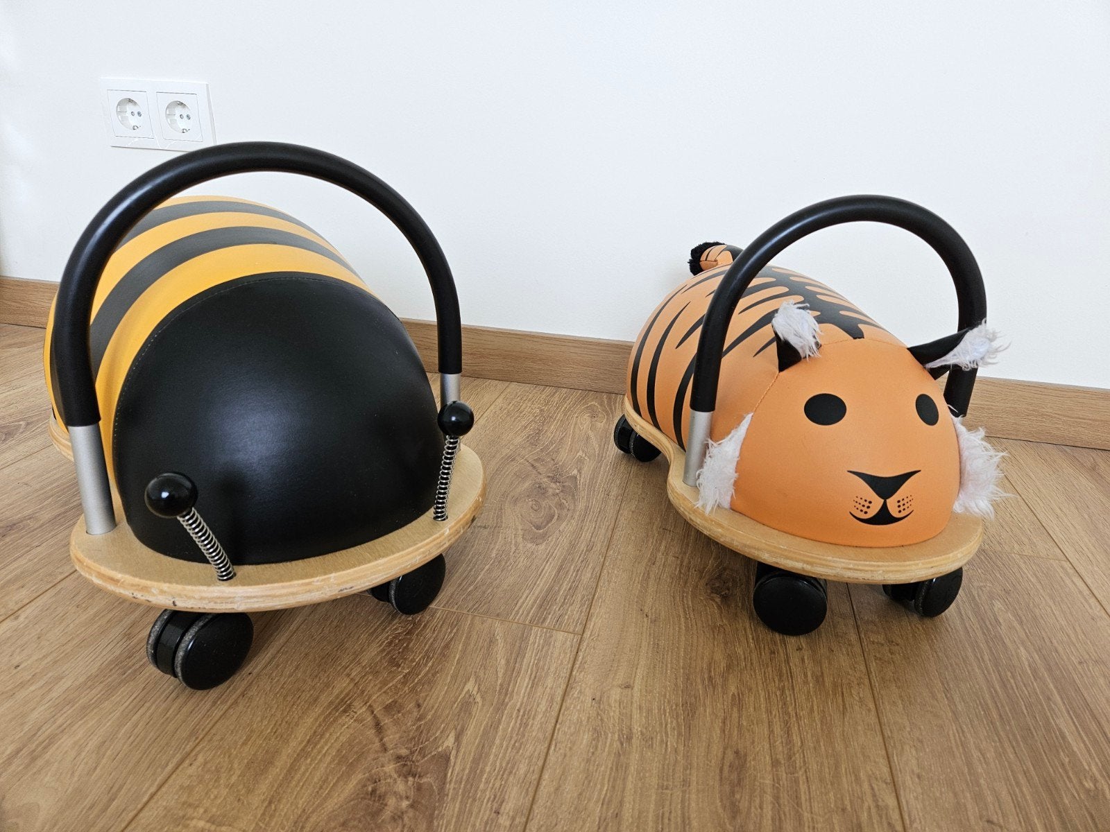 Wheelybug Loopwagen Bij en Tijger, Ophalen, Gebruikt