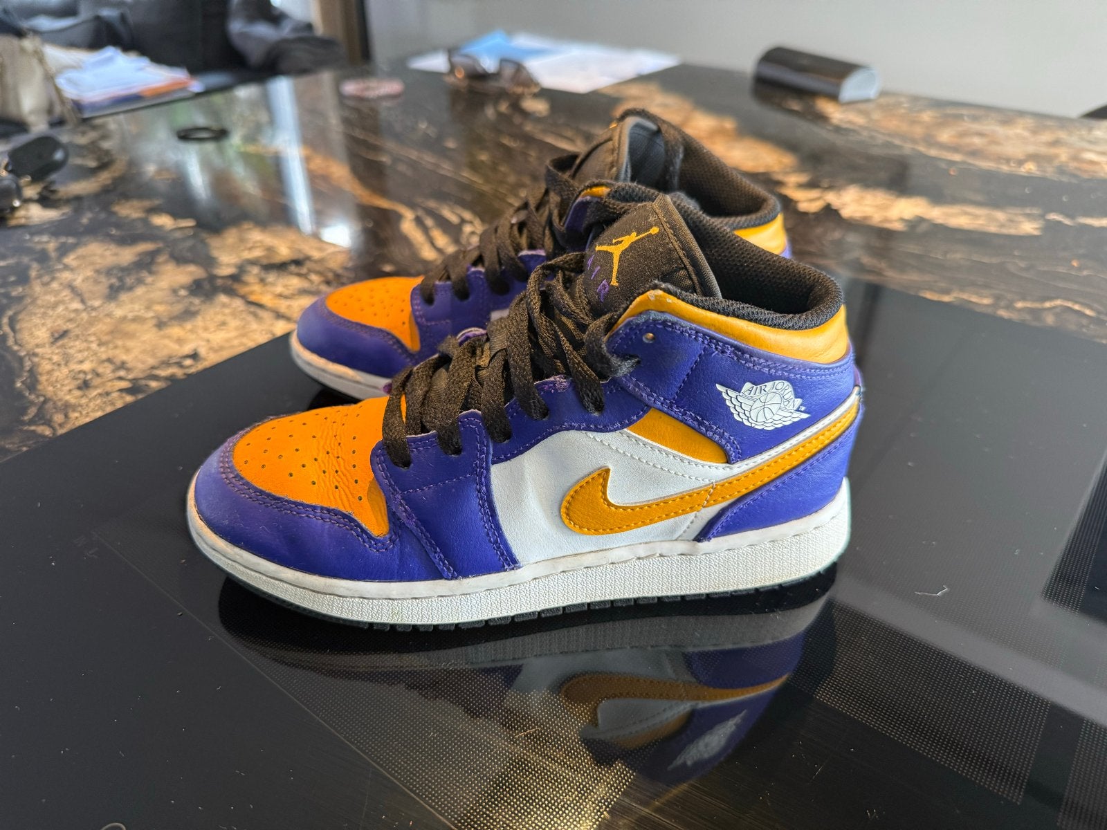 Nike Air Jordan 1 Mid “Lakers” GS - DQ8423-517, Ophalen of Verzenden, Gebruikt, Jongen of Meisje, Sportschoenen