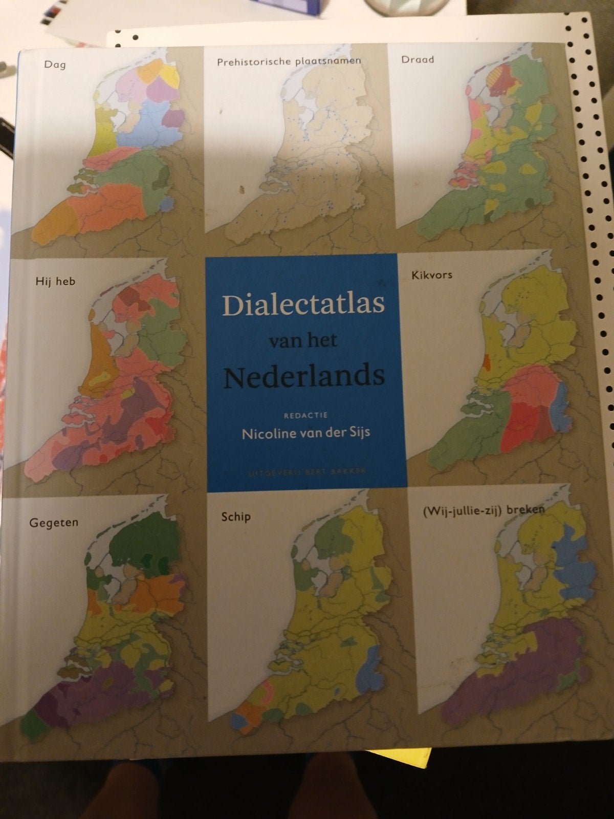 Dialectatlas-Nicotine van der Sijs, Boeken, Ophalen of Verzenden, Gelezen