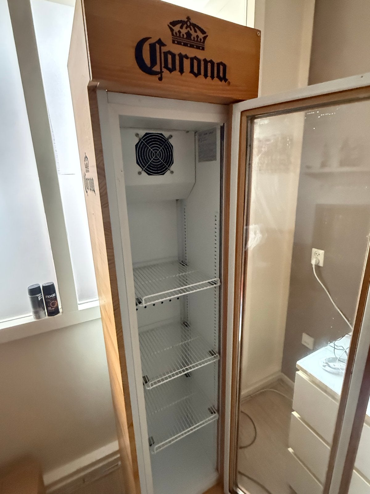 Corona koelkast met glazen deur, Minder dan 45 cm, 100 tot 150 liter, Zonder vriesvak, Gebruikt