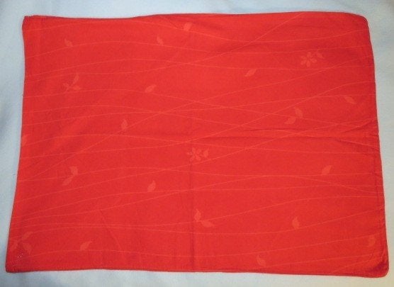 Vintage kussensloop lap stof rood met blaadjes, Ophalen of Verzenden, Zo goed als nieuw, 30 tot 120 cm, Katoen