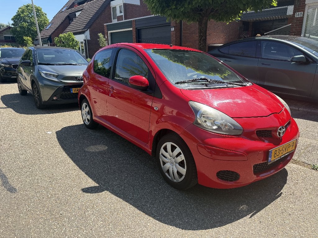 Toyota Aygo 1.0 12V Vvt-i 5DRS MMT 2011 Rood, Stof, 4 stoelen, 68 pk, Origineel Nederlands