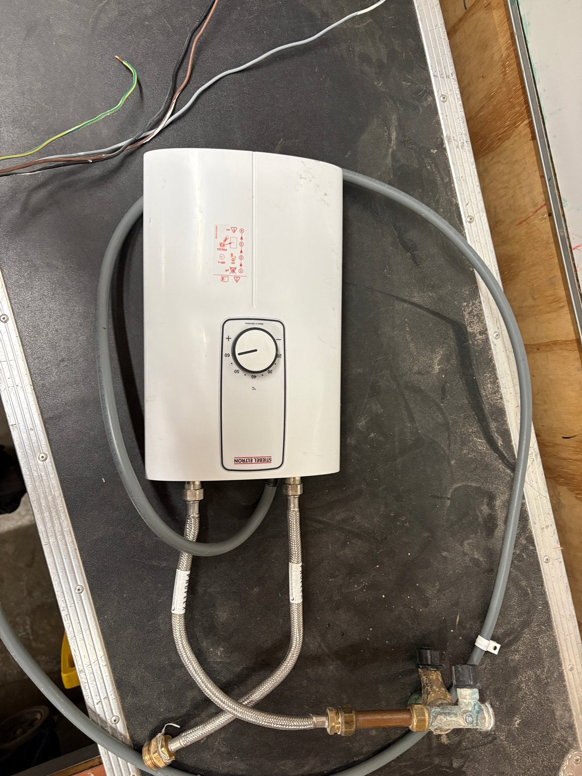Stiebel Eltron elektrische Doorstroomboiler - Compact, Gebruikt, 100 liter of meer, Terugslagbeveiliging (TTB), Minder dan 3 jaar oud