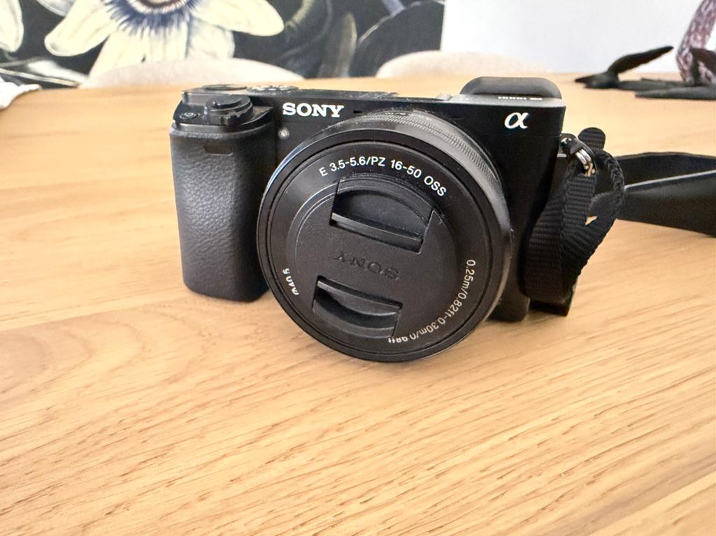 Sony A6000 systeemcamera - zo goed als nieuw, Audio, Tv en Foto, Fotocamera's Digitaal, Ophalen of Verzenden, Zo goed als nieuw