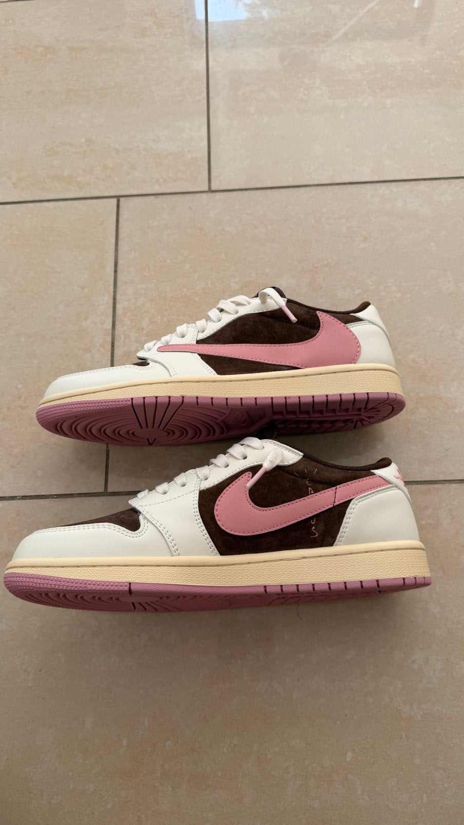 Nike Air Jordan 1 Low x Travis Scott, Bruin, Ophalen of Verzenden, Sneakers of Gympen, Zo goed als nieuw