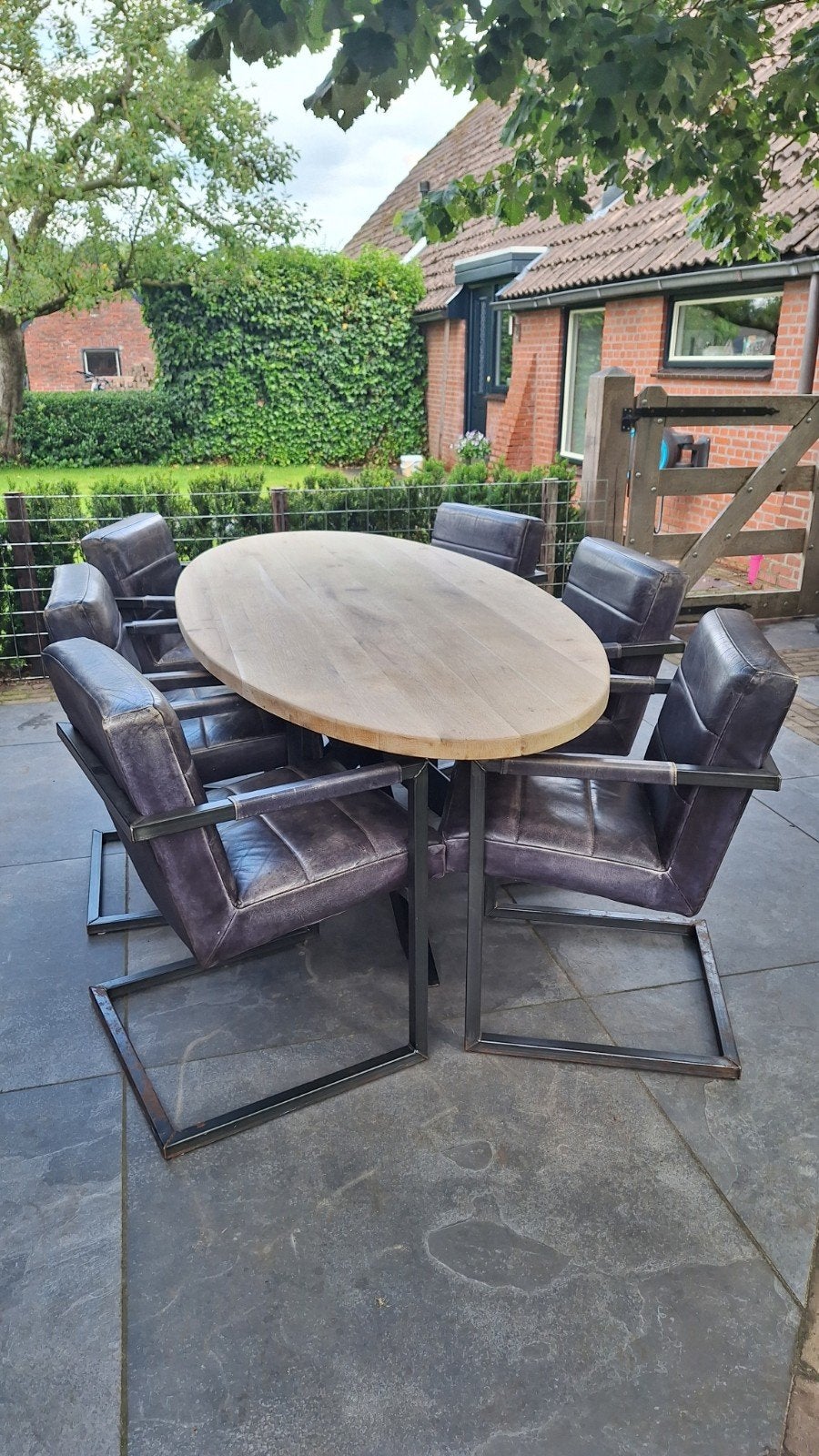 Ovale eikenhouten eettafel met 6 leren stoelen., Huis en Inrichting, Ophalen, 200 cm of meer, 50 tot 100 cm, Zo goed als nieuw