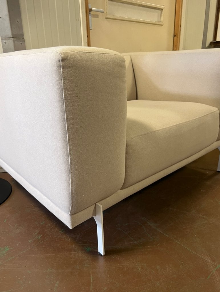 Studio Henk Cave lounge chair Beige | Van €2199, nu, Studio Henk, Nieuw, 125 cm of meer, Ophalen of Verzenden