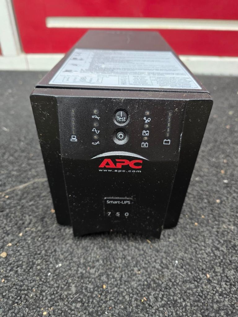 APC Smart-UPS 750VA (SUA750I) – Accu's optioneel, Ophalen of Verzenden, Gebruikt