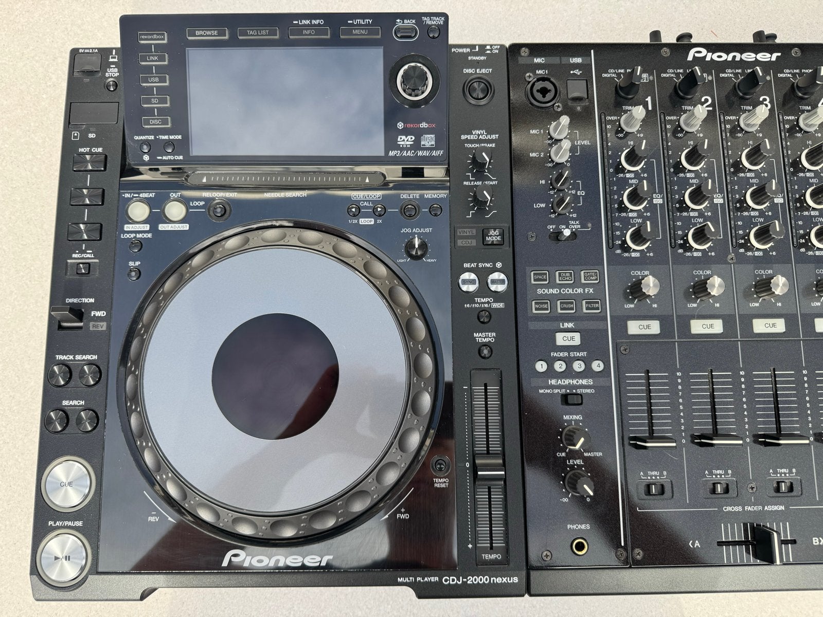 Foto 3 van Pioneer DJ-set: 2x CDJ-2000NXS & DJM-900NXS