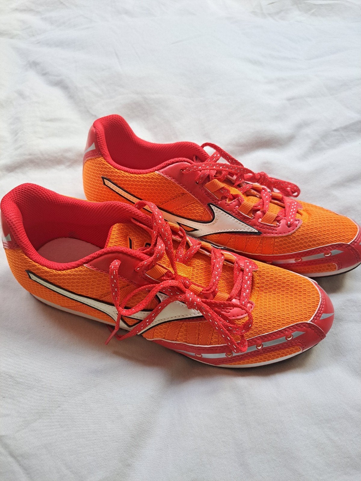 Mizuno Spikes - Maat 37 - Oranje/Rood - Zo goed als nieuw, Sport en Fitness, Loopsport en Atletiek, Ophalen of Verzenden, Zo goed als nieuw