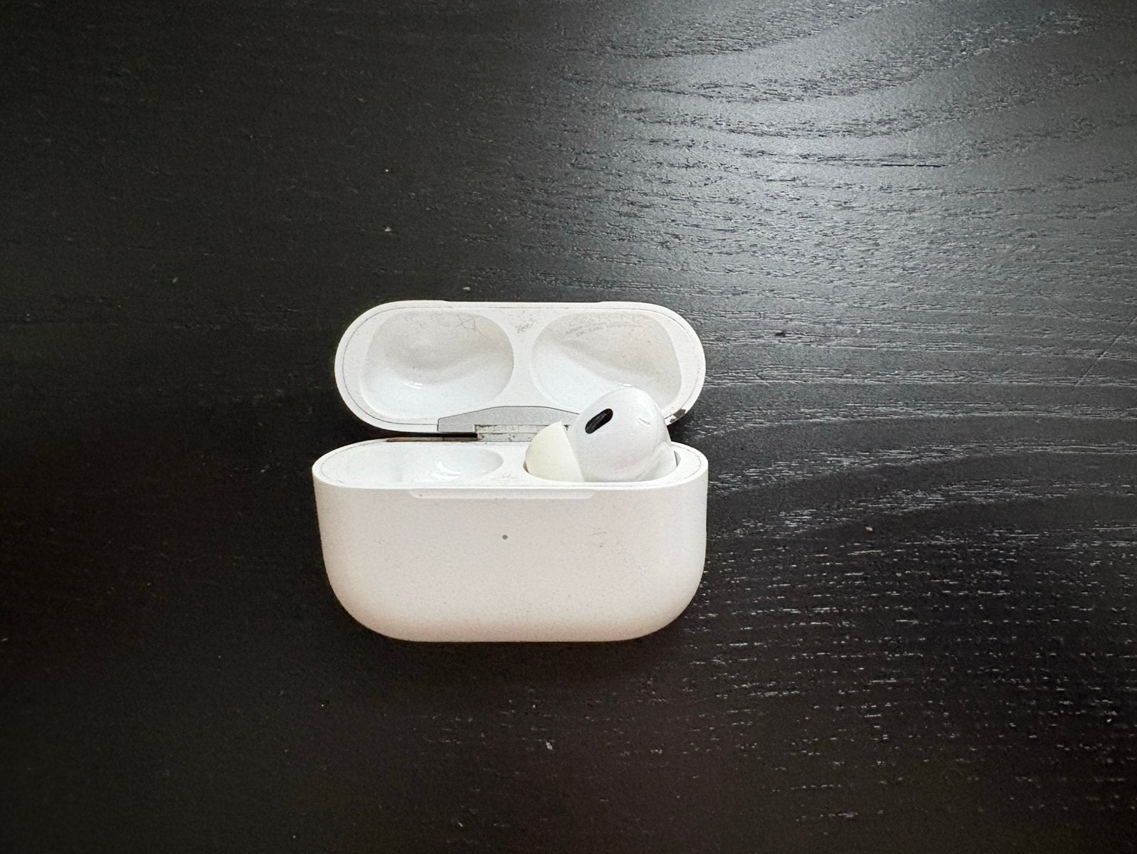 Airpods pro 1e generatie rechteroortje + case, Telecommunicatie, Mobiele telefoons | Oordopjes, Ophalen of Verzenden, Zo goed als nieuw
